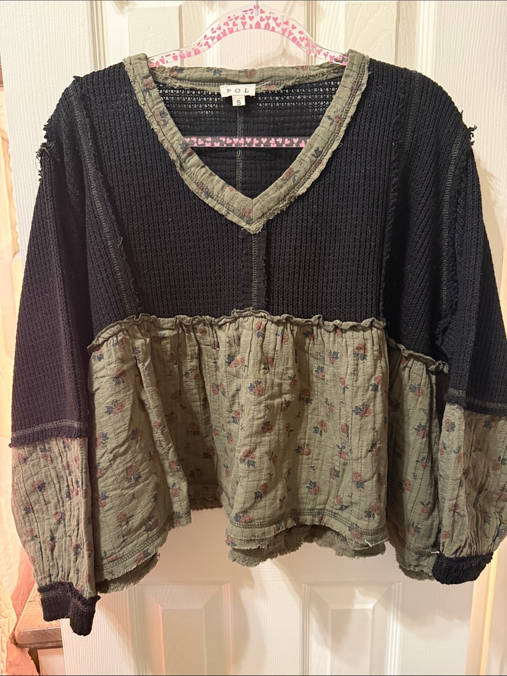 POL mixed-media V-neck peplum top in black and olive floral